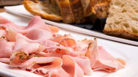 People are just finding out how sliced ham is really made: 'I can’t eat anything anymore!'
