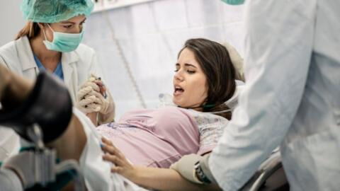 COVID-Positive Woman Goes to the Hospital to Give Birth and Refuses to Wear a Mask