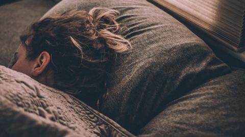 5 surprising mistakes you make before falling asleep