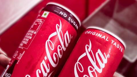 Diet fizzy drinks can actually make women gain weight, study finds