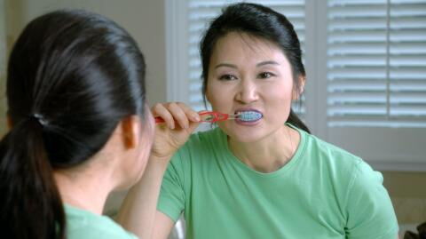 Commonly made mistakes to avoid while brushing your teeth