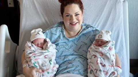 This woman gave birth to twin girls who were born in different years