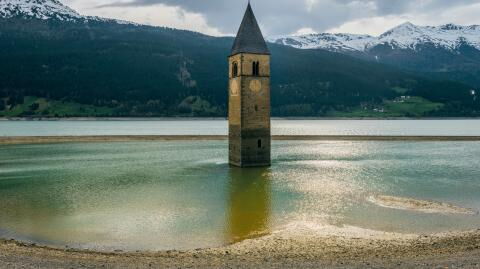 3,000-year-old medieval castle discovered at the bottom of a lake (PHOTOS)