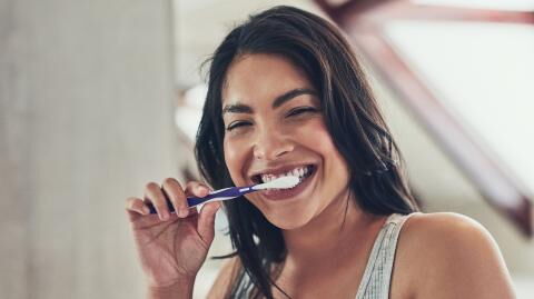 Hygiene: Brushing your teeth in the shower is not good for your health, here's why