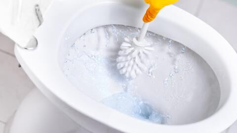 Here's how to remove yellow stains from your toilet easily