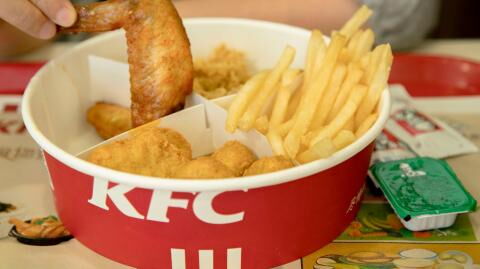 KFC customer’s horrible find in chicken bowl leaves people shocked and gagging