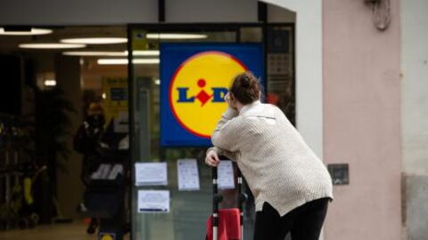 Lidl customers are ignoring health codes and store rules and could end up infecting you with the coronavirus