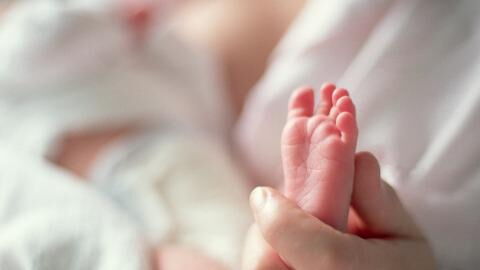 Breastfeeding mother dies from COVID after delaying to get jabbed