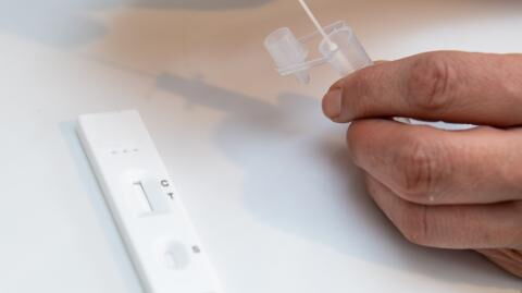 COVID-19: Are lateral flow tests less accurate in detecting the Omicron variant?