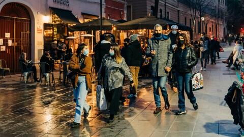 COVID: Can you catch the virus when you're outside?