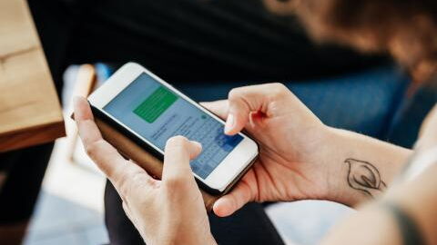 WhatsApp users can now hide their online status