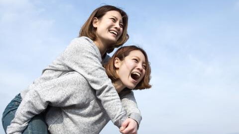 Twins who share the same fiancé now want to get pregnant at the same time