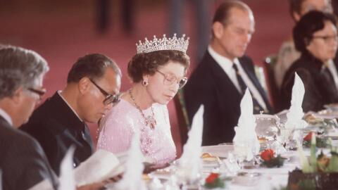 The Queen: Unusual rules guests must follow when dining with Her Majesty