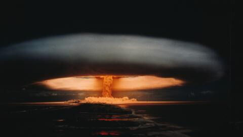 Former Vladimir Putin adviser threatens the UK with a nuclear strike on live radio