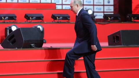 Vladimir Putin: Kremlin reacts to rumours that the Russian President fell down the stairs
