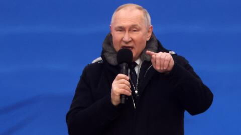 Vladimir Putin accused of being behind the mysterious deaths of 39 Russian elites