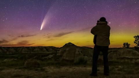 This green comet will only be visible to the naked eye once in your lifetime