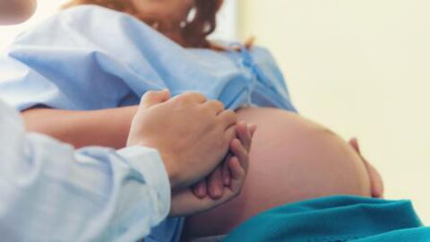 First Pregnant Woman With Coronavirus Gave Birth To Her Baby, What Happened Next Is Amazing