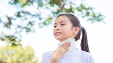 13-Year-Old Started Getting Hot Flushes… and Then Doctors Made a Sad Discovery