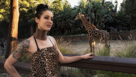'Giraffe woman' removes all 15 neck rings after five years