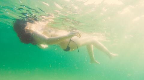 Tourists find a 'dead body' on the beach, police soon realise it's something else (PHOTO)