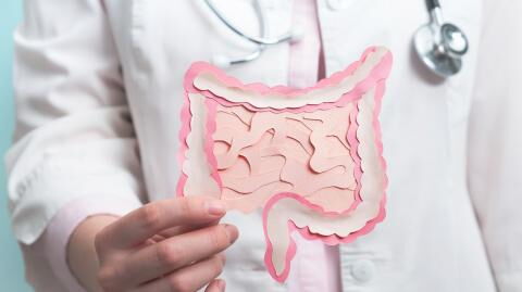 Woman reveals bowel cancer symptom she could smell on her hands