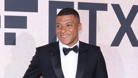 Kylian Mbappé: Who is Léa, the young woman who caught his eye in viral video?