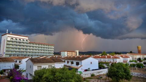 Travel warning issued to Brits going to popular Spanish destination amid bad weather