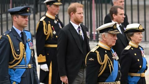 Prince William brings back beard after his summer break as Royal fans ...