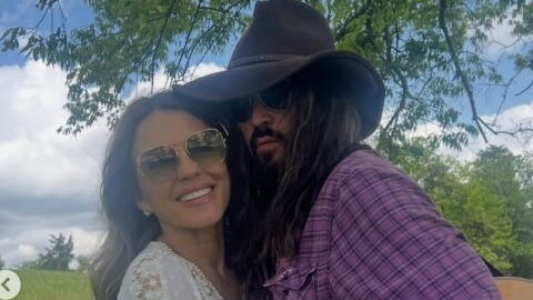 "Happy Easter": Elizabeth Hurley's Post Quiets Split Rumours with Billy Ray Cyrus