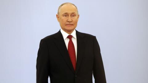 Vladimir Putin looks ‘visibly rattled’ as he makes major mistake in latest war meeting, report claims