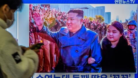 Kim Jong-un's latest photos with wife and daughter contain small details that may confirm succession