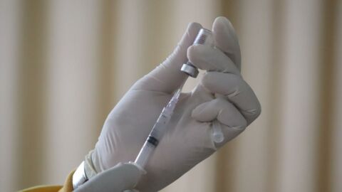 UK faces Pfizer vaccine shortage, doctor claims