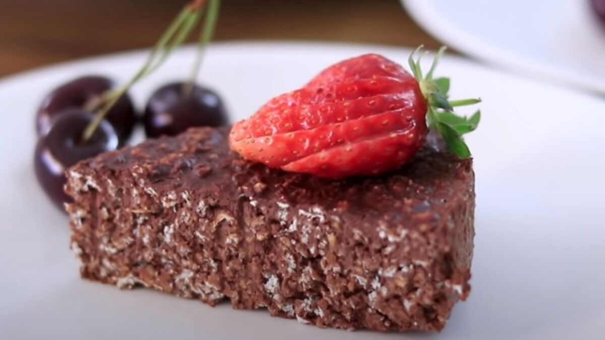Easy and delicious vegan chocolate cake recipe