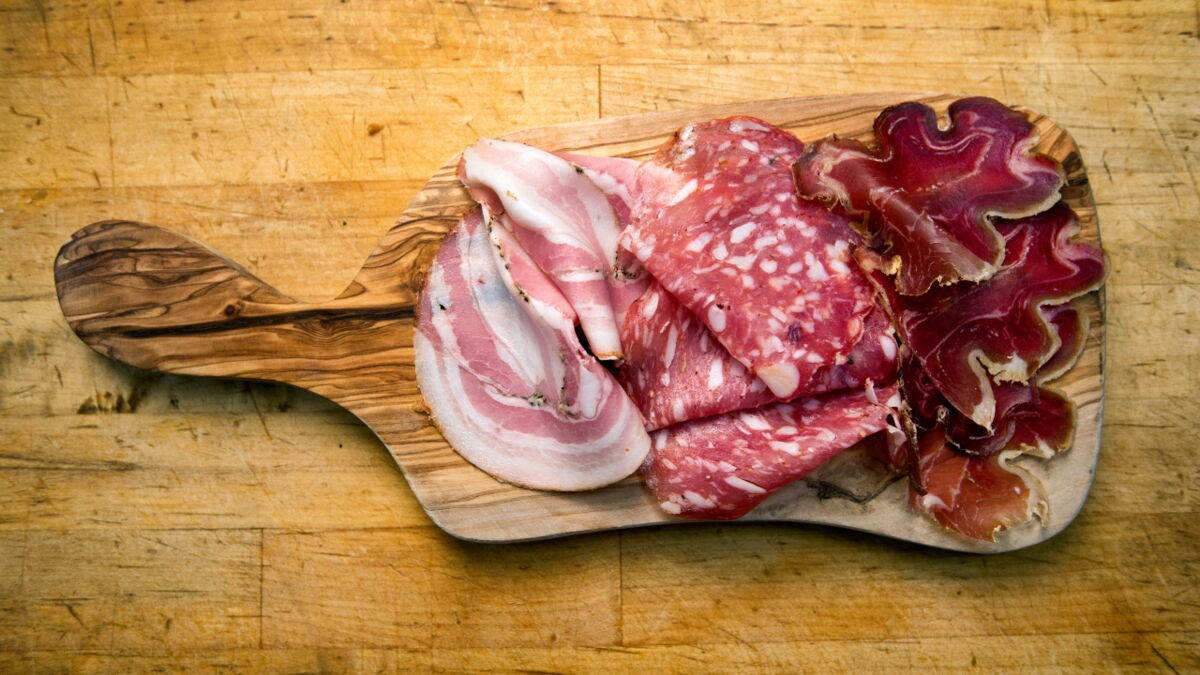 Bacon, ham and other nitritecured meats increase risk of cancer