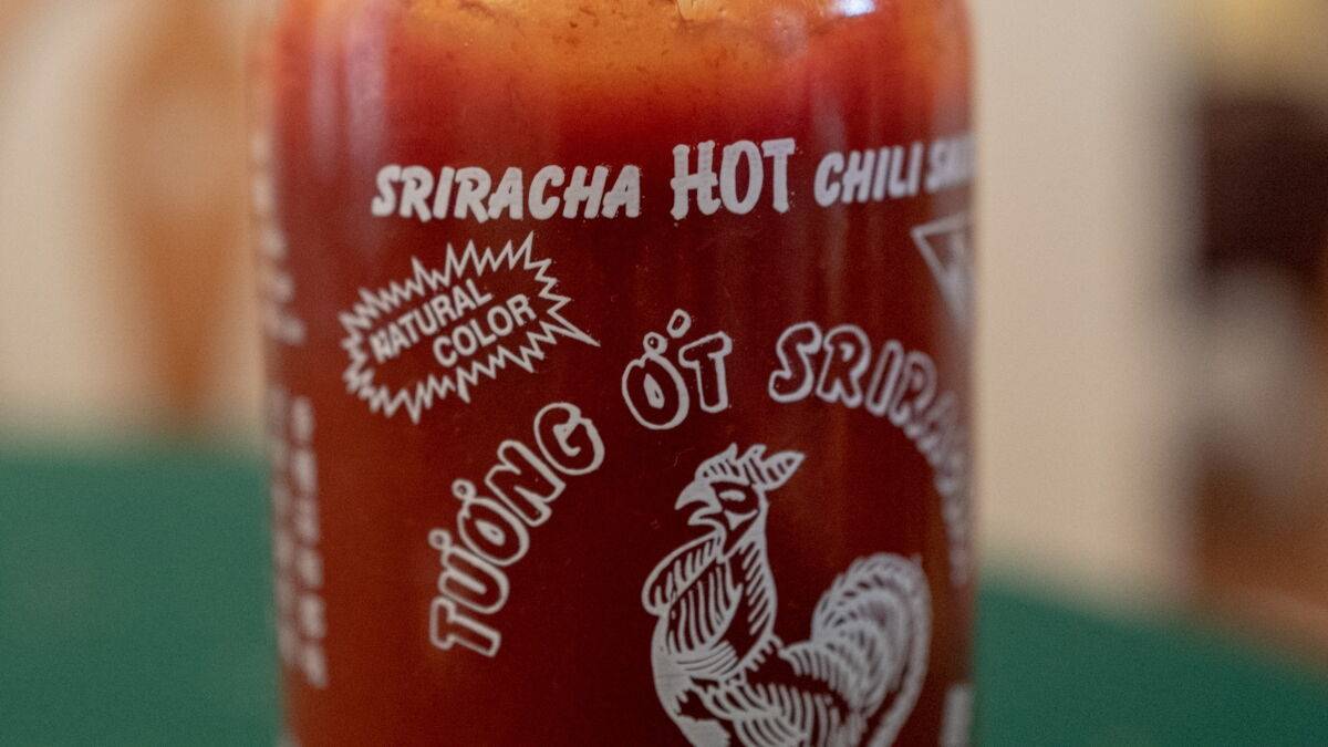 Sriracha 'Unprecedented’ shortage of hot sauce causes panic buying