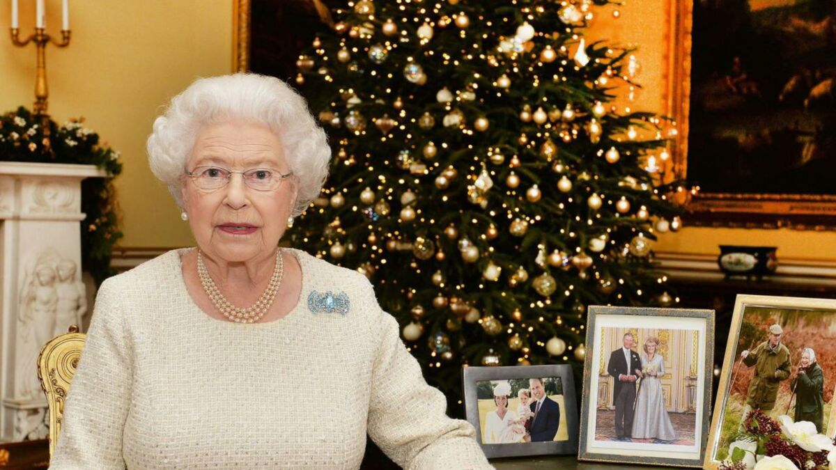 The Bizarre Christmas Tradition The Queen Insists On Perpetuating