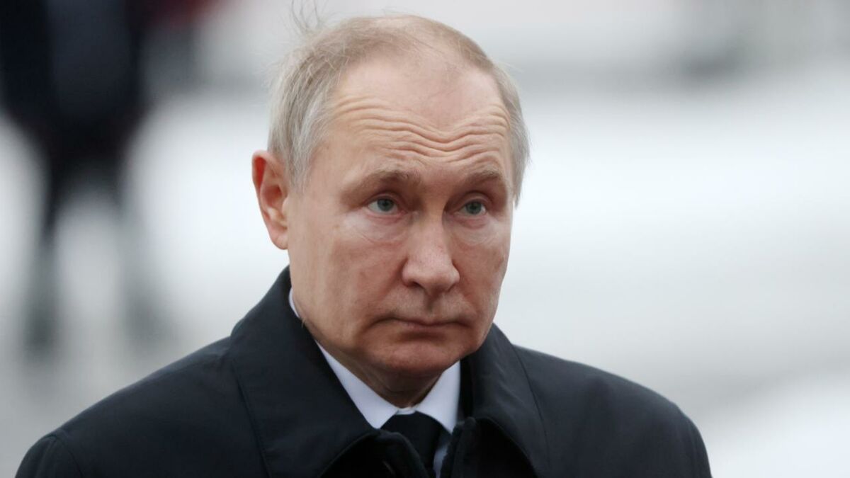 Vladimir Putin: Ex-MI6 boss claims doctors are 'analysing' Russian ...