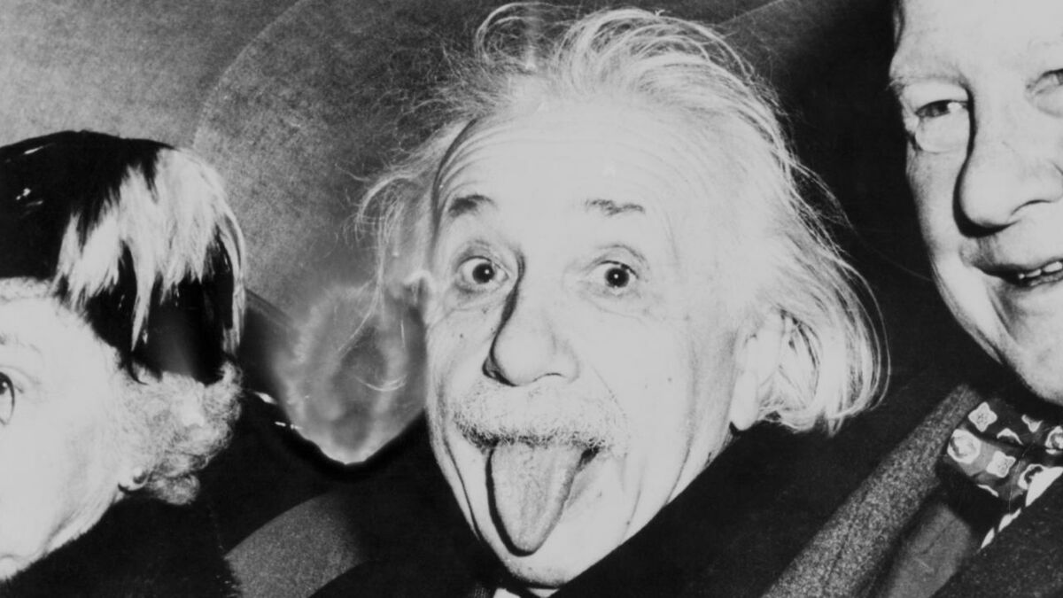 Фото эйнштейна с высунутым языком история