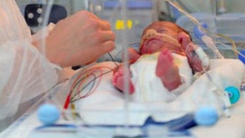 L'histoire incroyable du bébé qui ne pesait que 450 grammes à la naissance