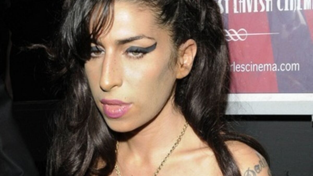 Amy Winehouse Est Morte De Quoi Amy Winehouse est morte "seule dans son lit"