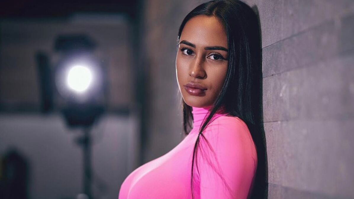 Astrid Nelsia change totalement de look ! (PHOTO)