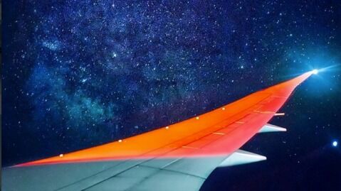 Prendre une photo de la voie lactée depuis son hublot dans l'avion, c'est possible