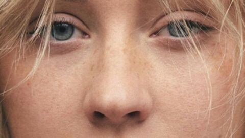 Sans maquillage, Christina Aguilera est méconnaissable en couverture de Paper Magazine