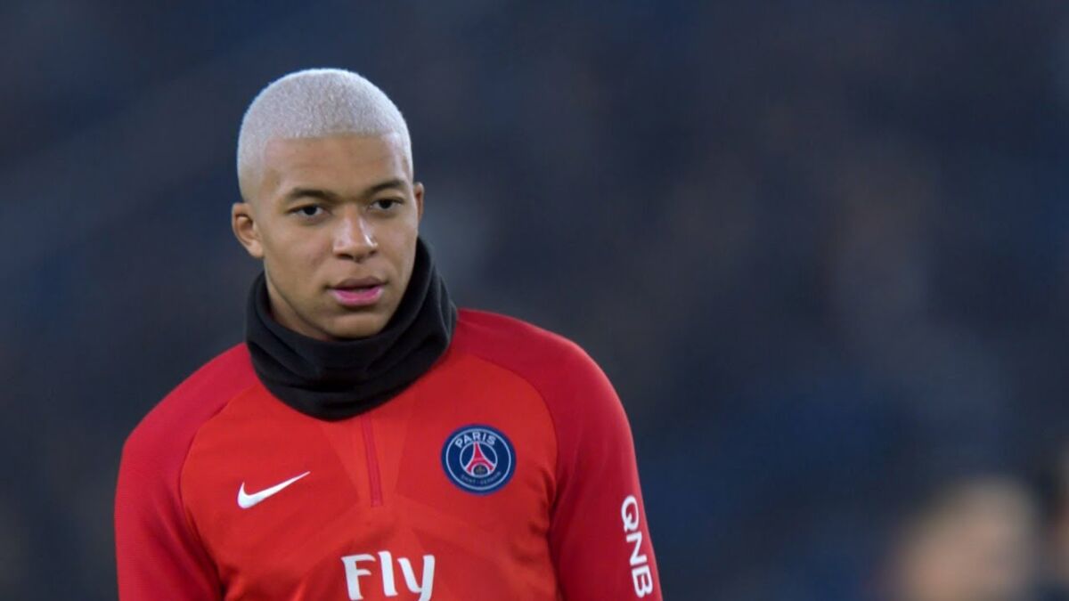 Kylian Mbappé Sest Teint Les Cheveux En Blond 