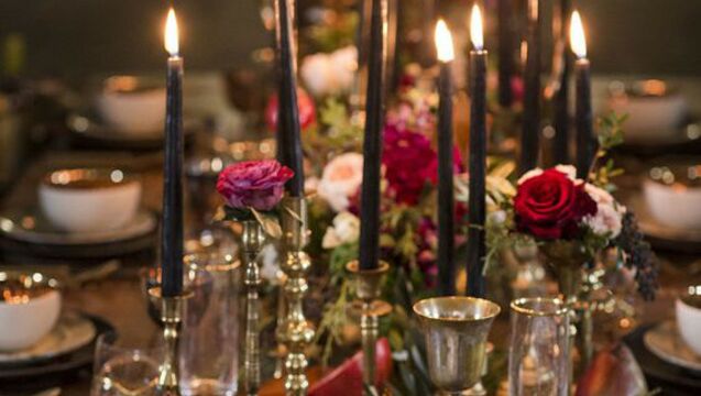 15 exemples et idées déco pour bougie DIY  Candle centerpieces wedding  diy, Diy candle holders, Simple wedding centerpieces diy