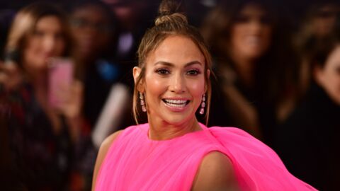 Jennifer Lopez : à presque 50 ans, elle affiche ses abdos de rêve !