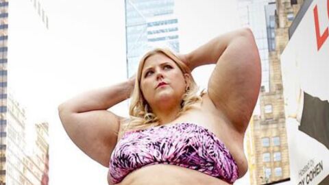 Une blogueuse pose dénudée au milieu de Times Square et dénonce la grossophobie (photo)