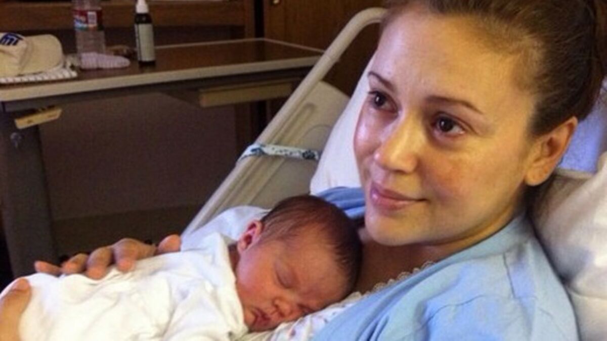 Alyssa Milano Giving Birth