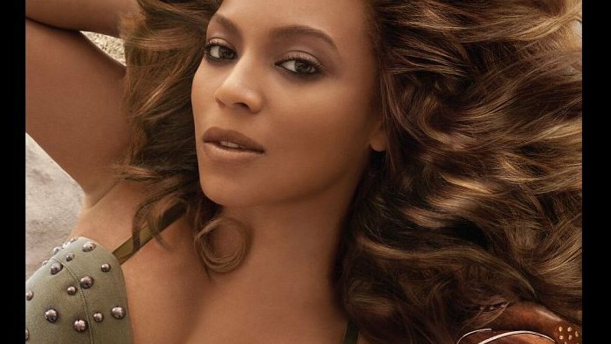 Vidéo Beyoncé enceinte : Utilise-t-elle un faux ventre ?